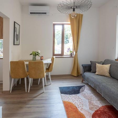 Linden House - A Lovely Apartment In Central Varna Eksteriør billede
