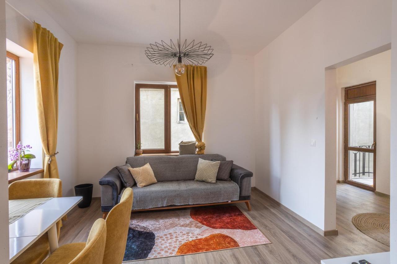 Linden House - A Lovely Apartment In Central Varna Eksteriør billede